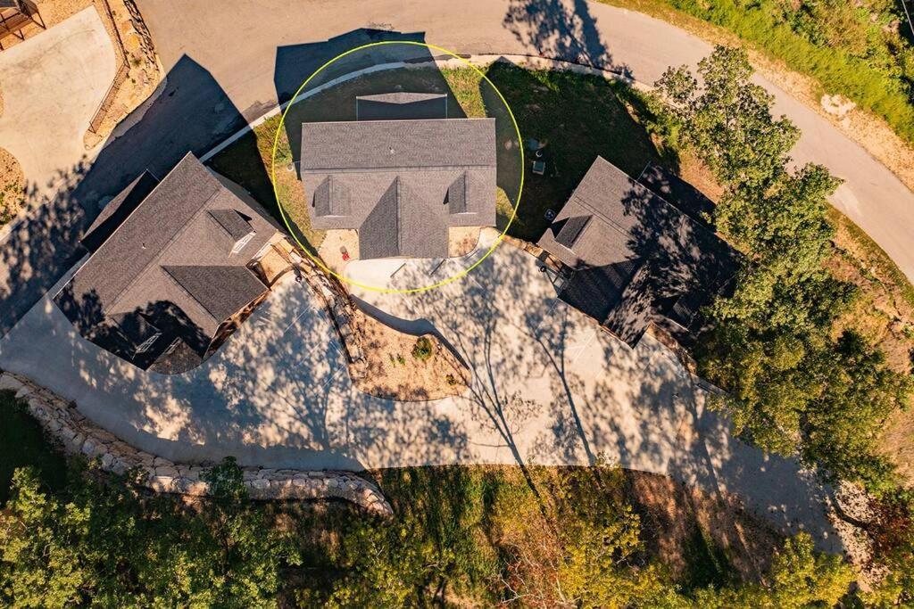 Rock And Timber Lodge Бренсон Екстер'єр фото